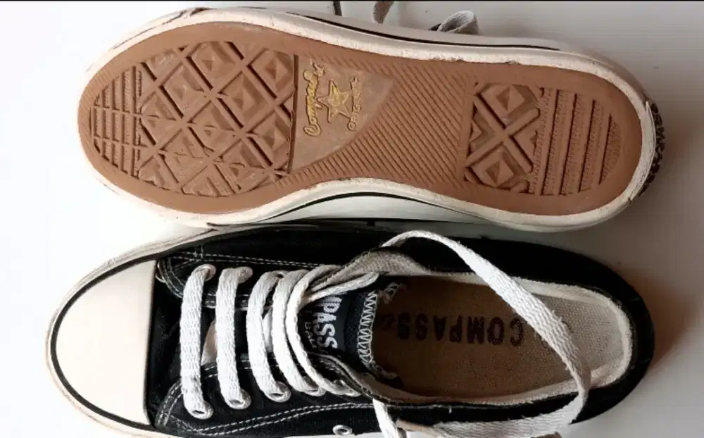 Sepatu compass id
Sz 38