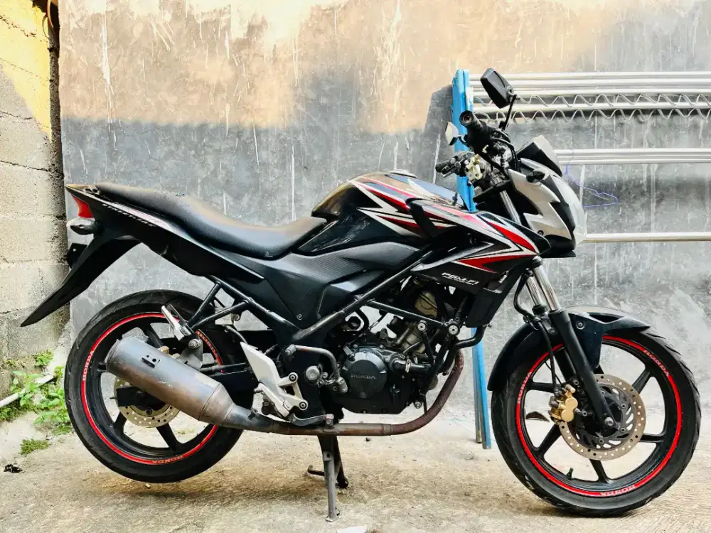 DIJUAL MOTOR CB150R 2013