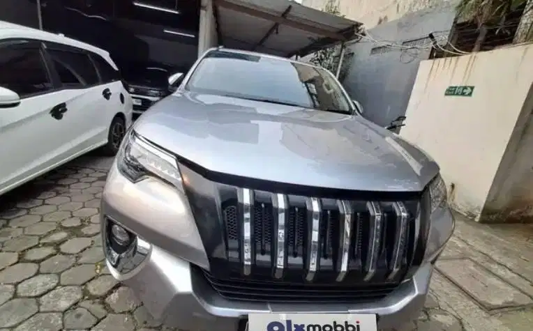 LOW DP Toyota Fortuner 2.7 4x2 SRZ Bensin-AT 2017 BKG