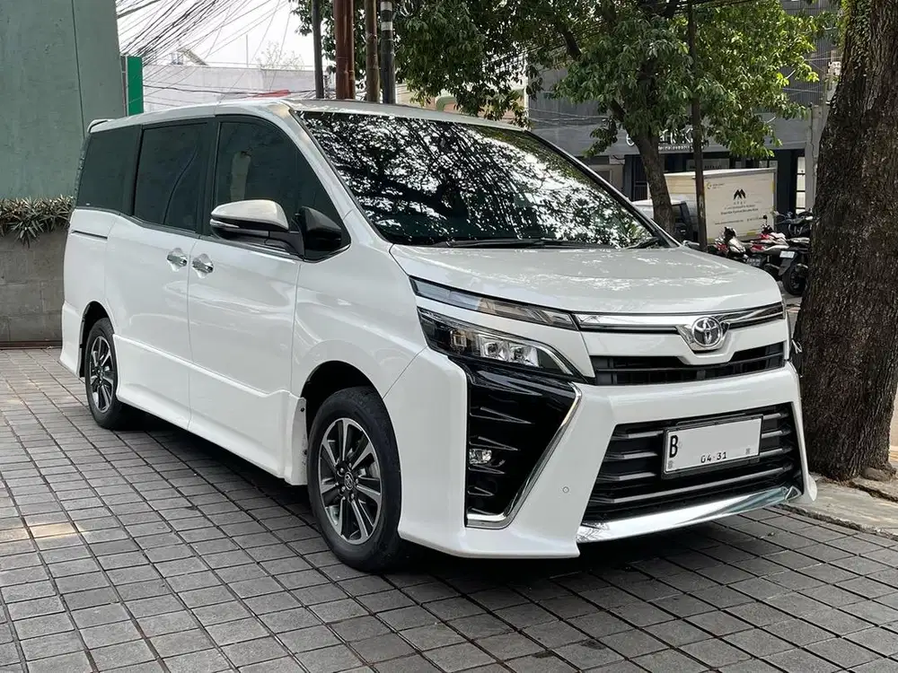 Toyota Voxy AT 2019