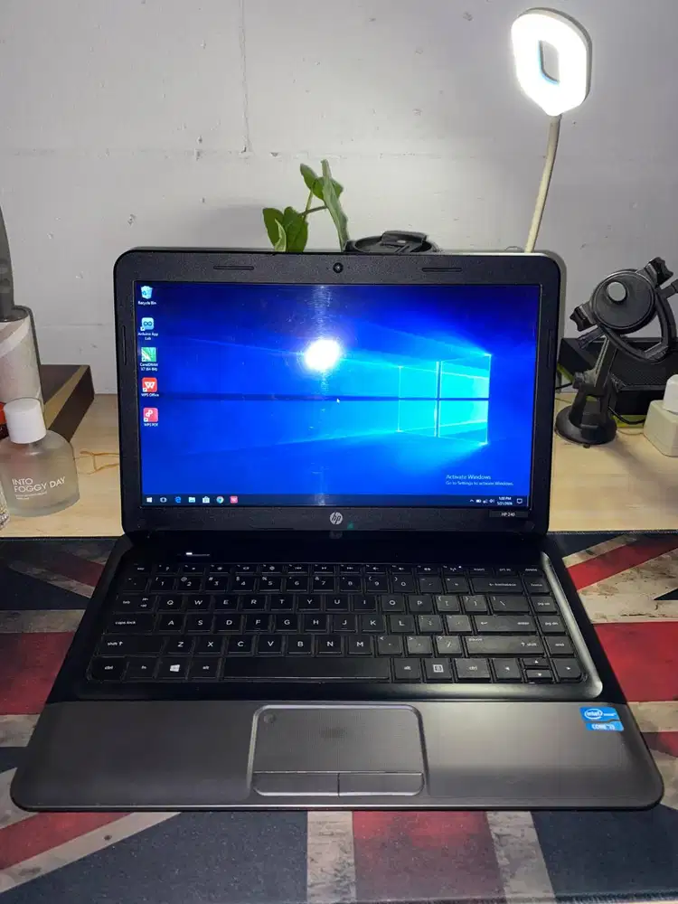 laptop HP 240 core i3