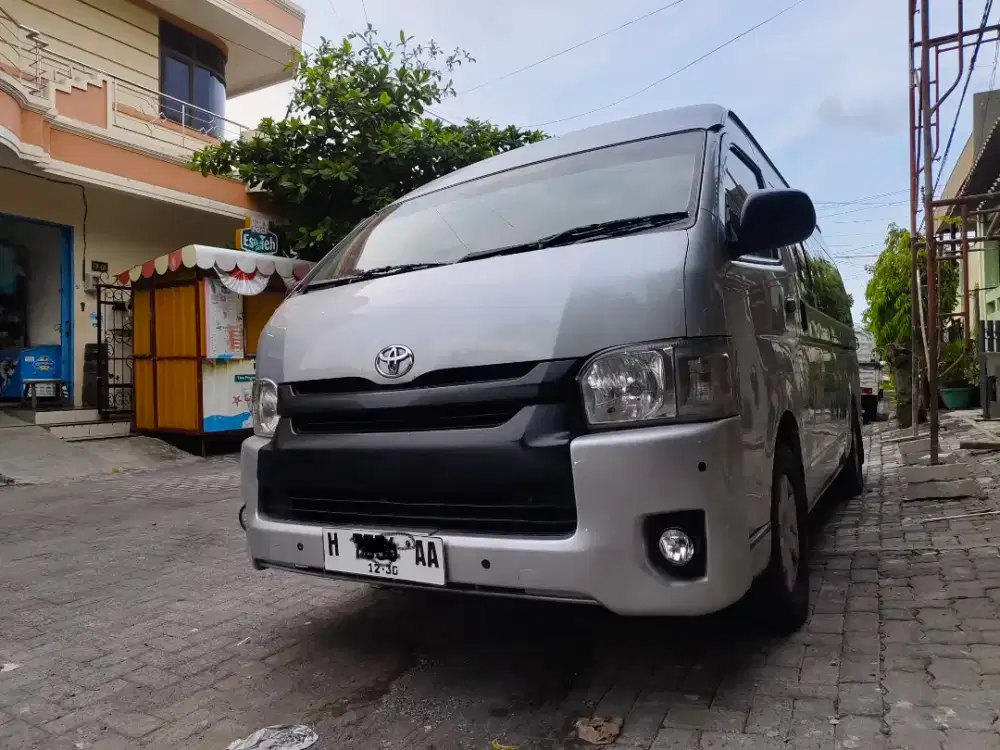 Hiace commuter 2015