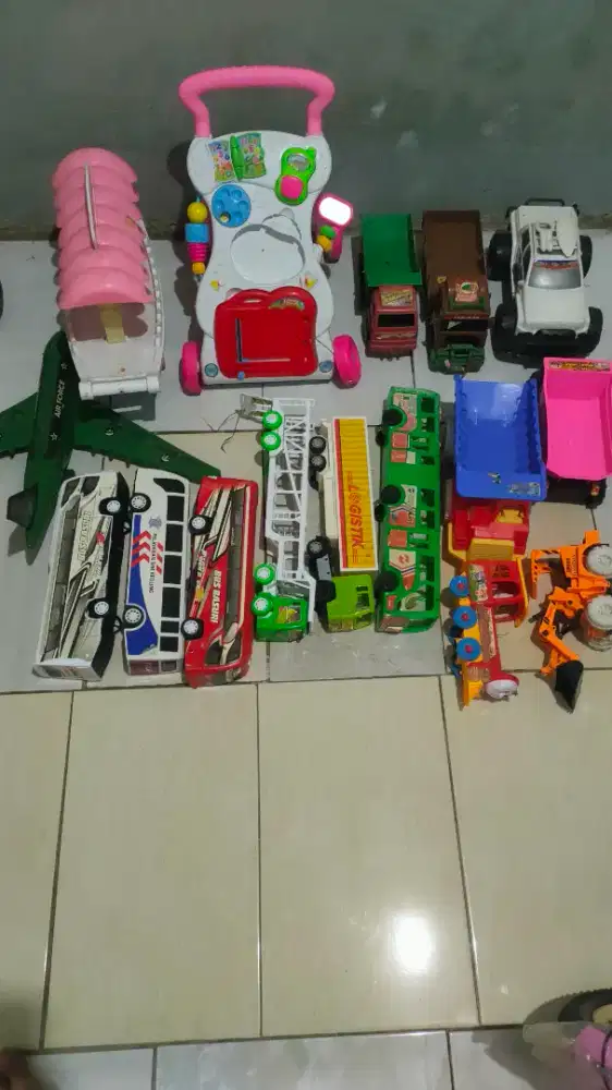 Mainan anak bekas