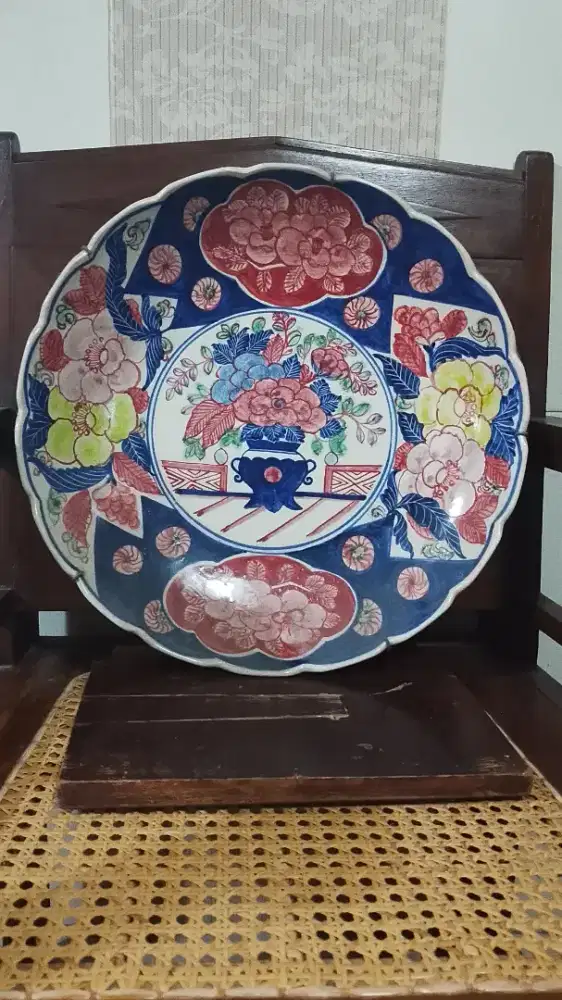 Piring Imari Gambar Bunga Kuno Indah.