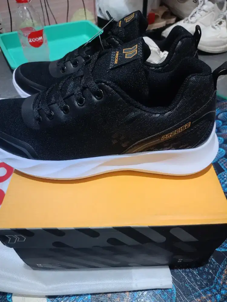 Sepatu merk precise baru
