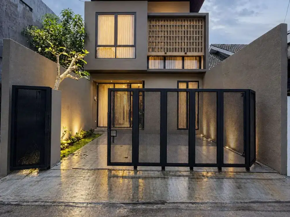 Rumah modern kontemporer 2 lantai full furnished di Jalan Kaliurang Km 7 Dekat UGM