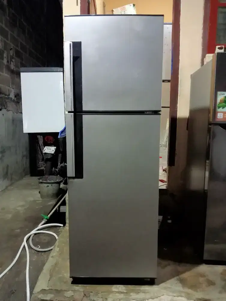 Kulkas AQUA 2 pintu