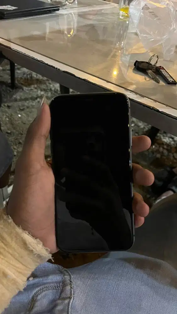 iphone 11 128  axis only