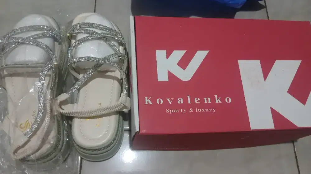 Dijua sepatu kovalenko