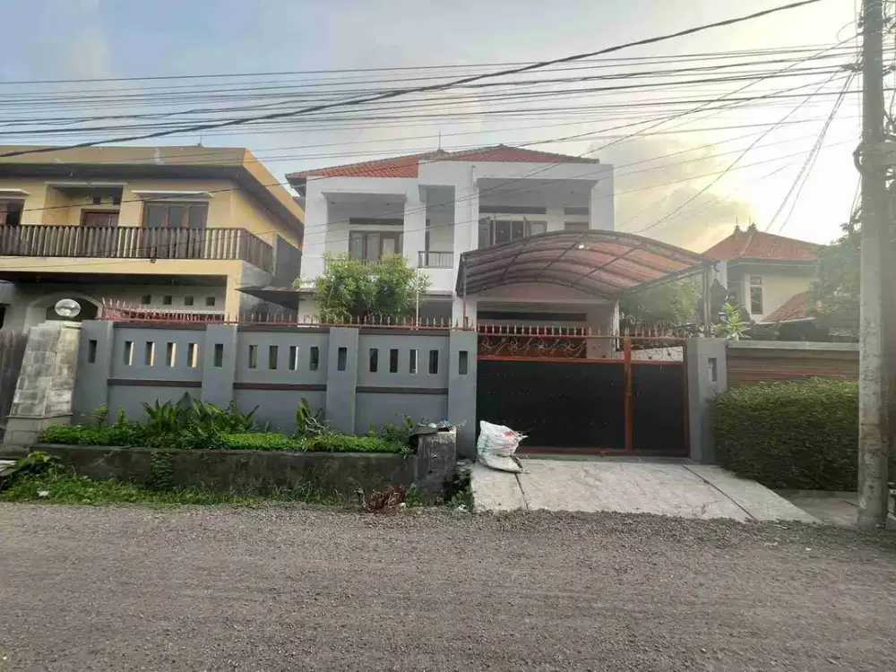 Rumah 2 Lantai Renon Dekat Lapangan Puputan