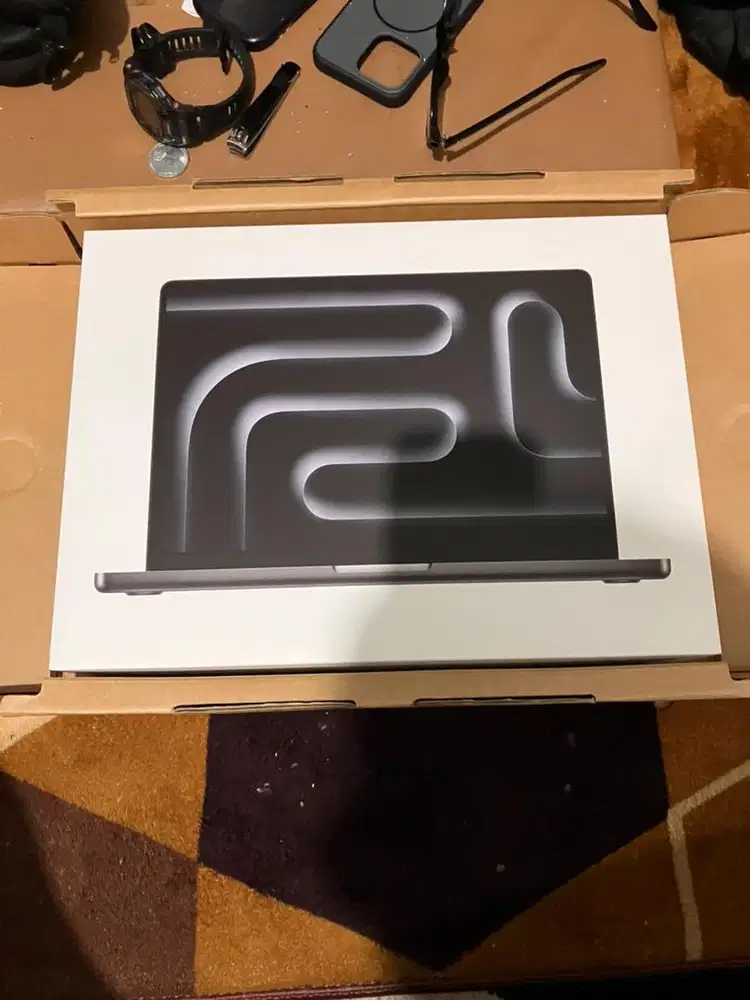 Macbook pro M5 (14 inch) 16/1TB new BNOB ibox garansi resmi