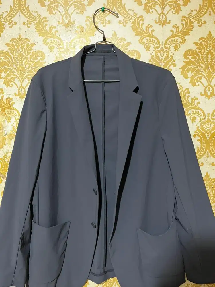 Blazer Merek Uniqlo