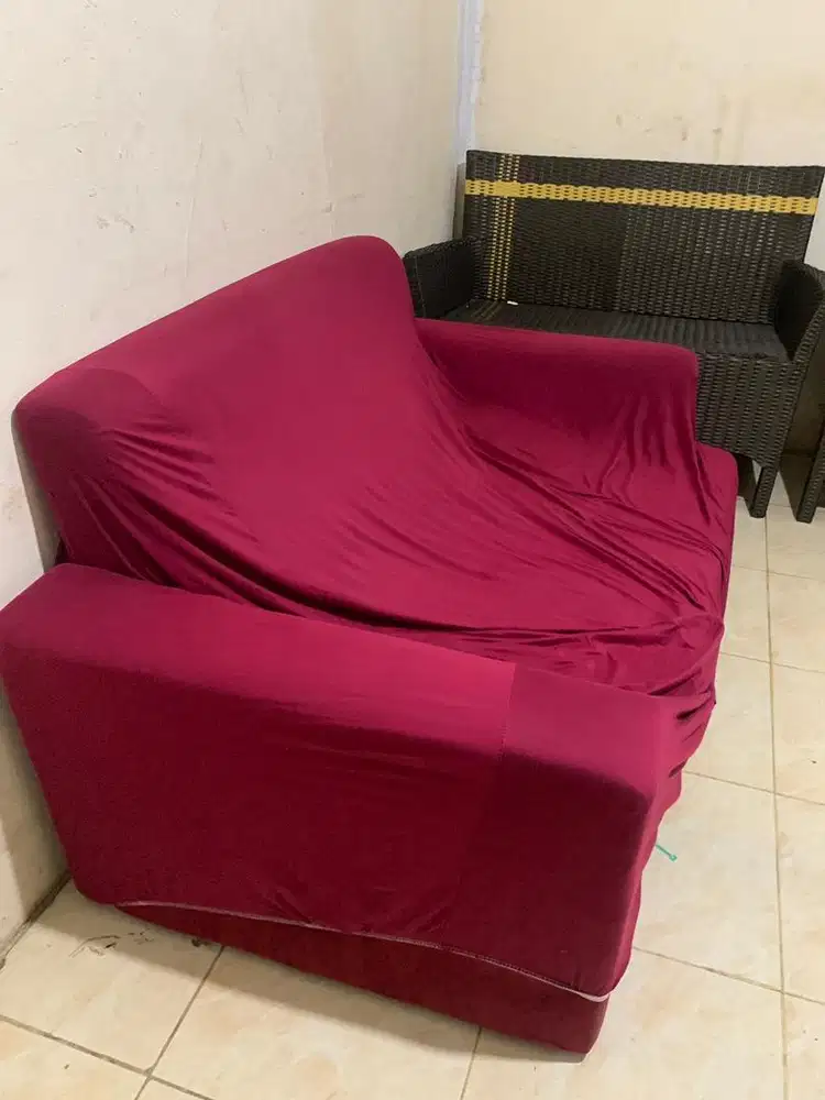 Sofabed warna merah
