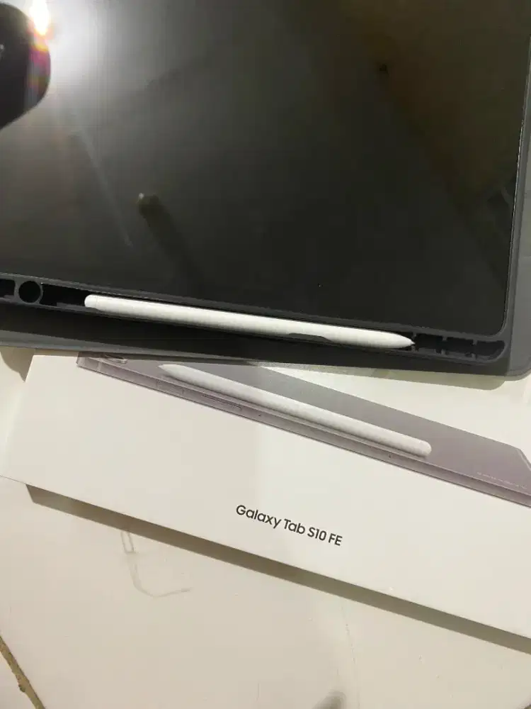 tablet Samsung S10 fe belum sebulan masih perawan