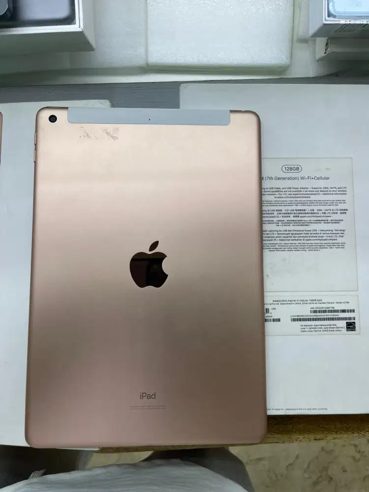 APPLE IPAD 7 128GB celuler+wifi (bisa kartu) ex inter