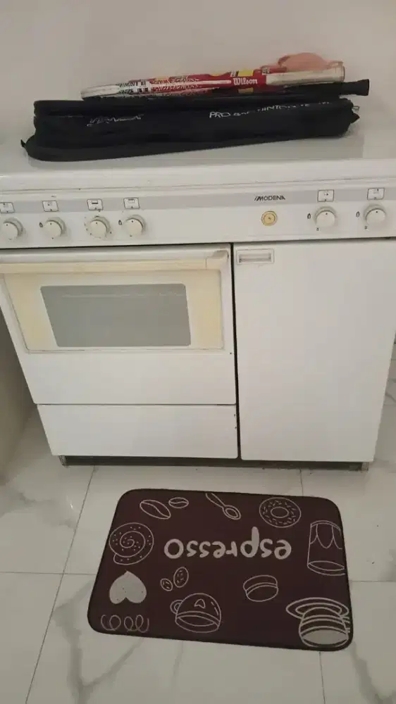 Modena KOMPOR 4 TUNGKU PLUS OVEN