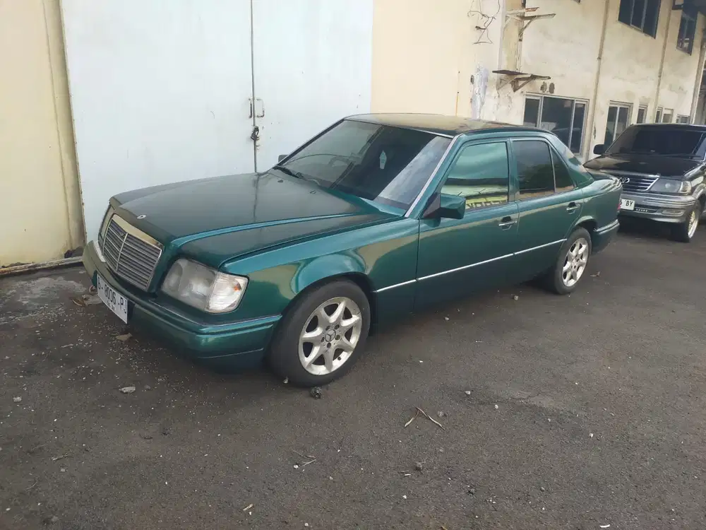 Mercedes-Benz E220 1995 Bensin