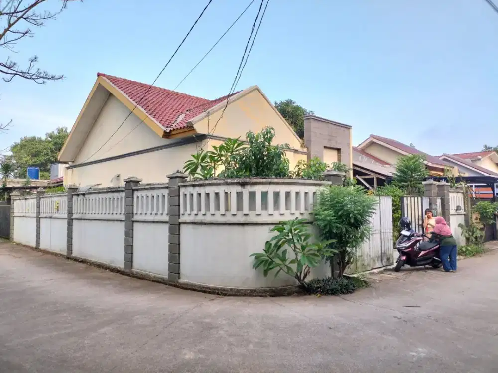 Rumah hook asri dan luas di pondok cabe