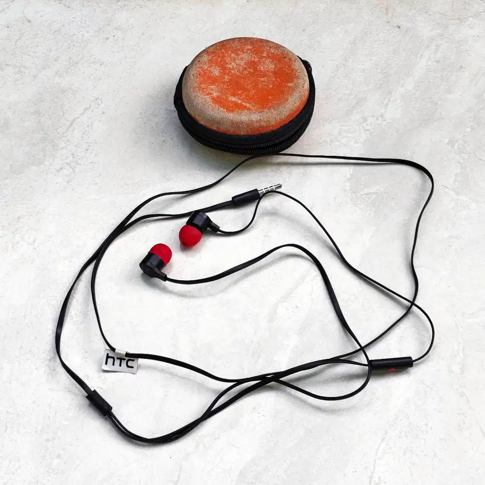 Preloved Headset Earphone In Ear Mic HTC Black Red Clear Audio Bass