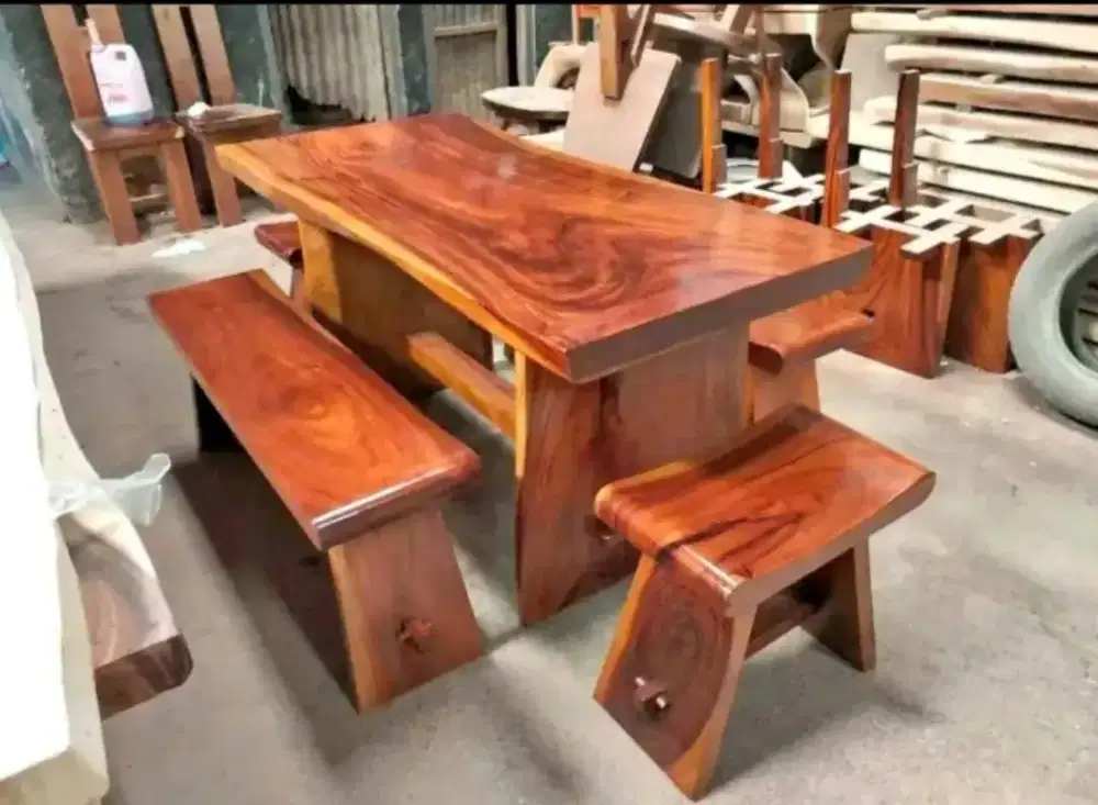Meja makan kayu trembesi