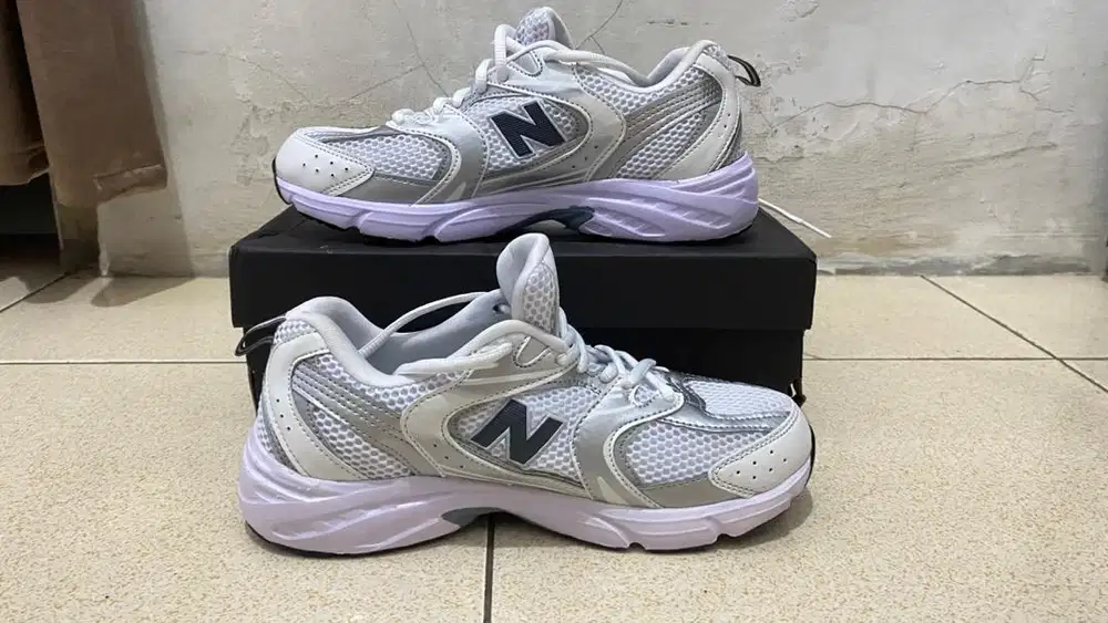 Sepatu joging buat olahraga