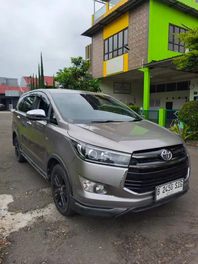 Innova Venturer 2019 2.0 A/T