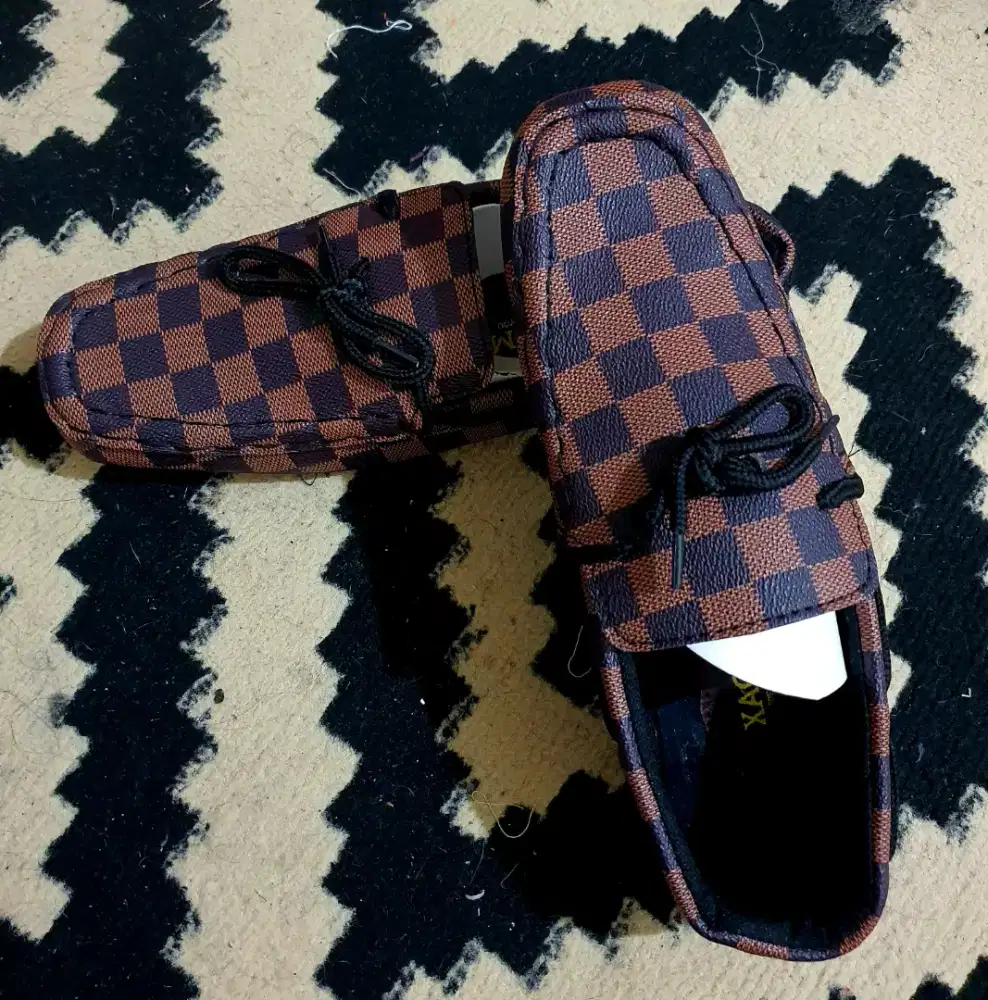 Sepatu slip on pria 41