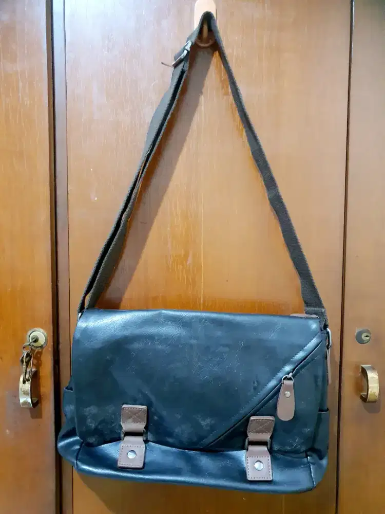 Tas slempang kulit