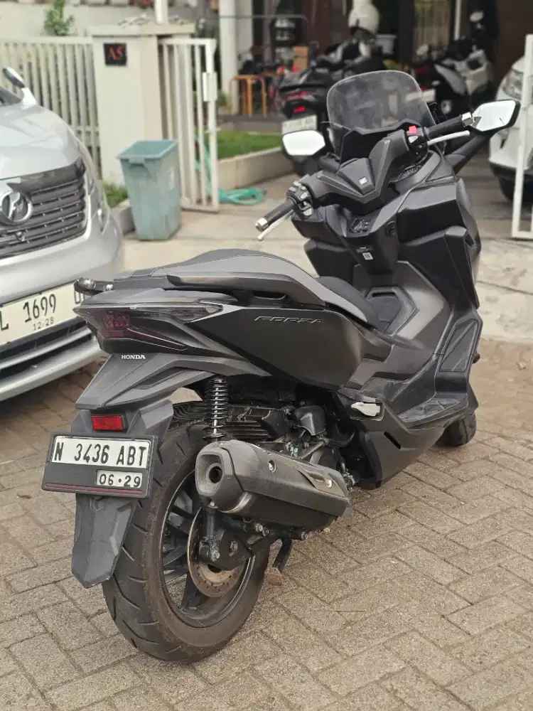 Honda Forza 250 209/18 low km tinggal pakai