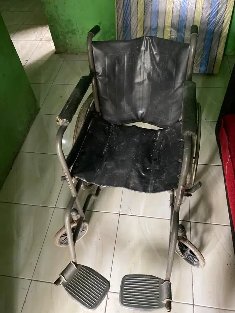 Kursi roda untuk rawat