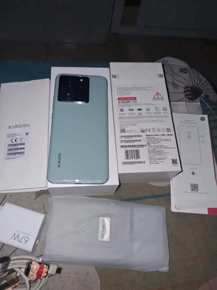 Xiaomi 13T 5G. 12/256 (lecet tipis)