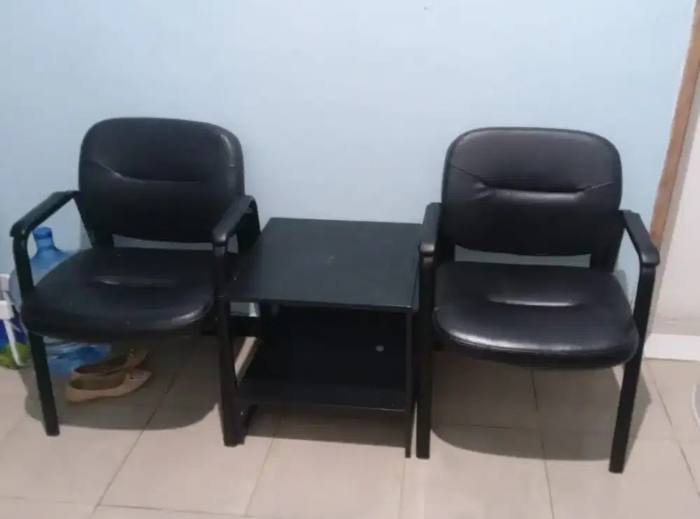 Dijual meja dan kursi tunggu kantor bekas