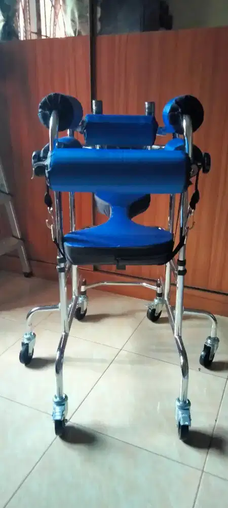 Stroller anak belajar jalan