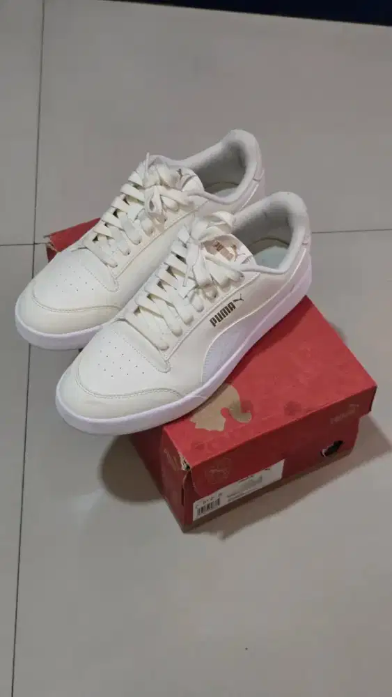 Sepatu Puma ukuran 42 (Unisex)