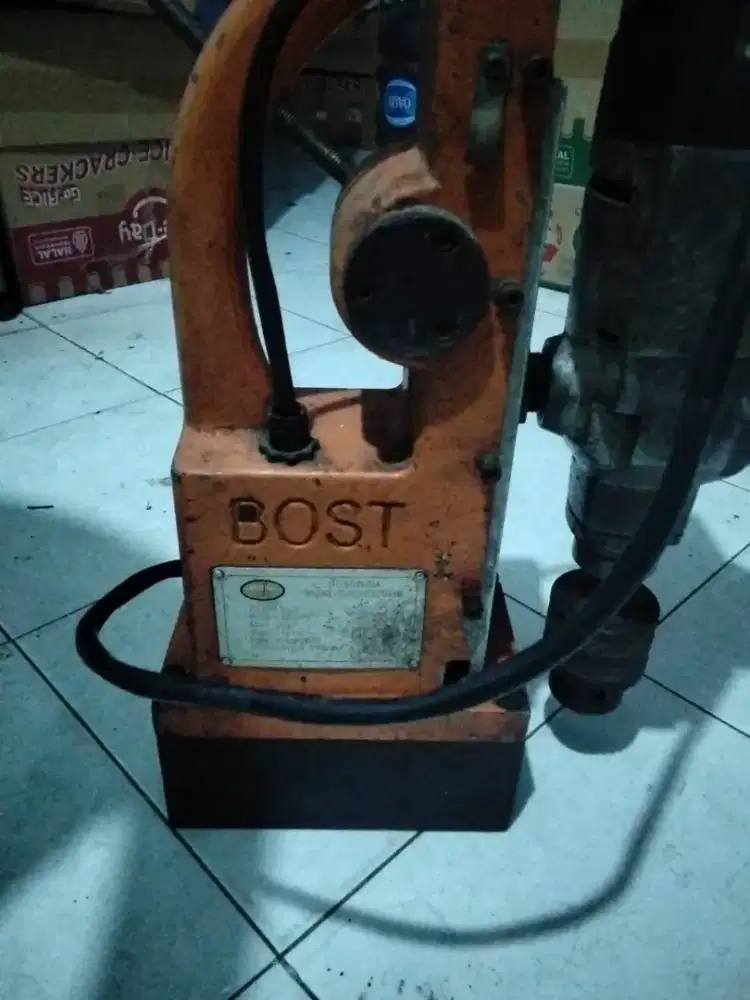 Bor duduk magnet.