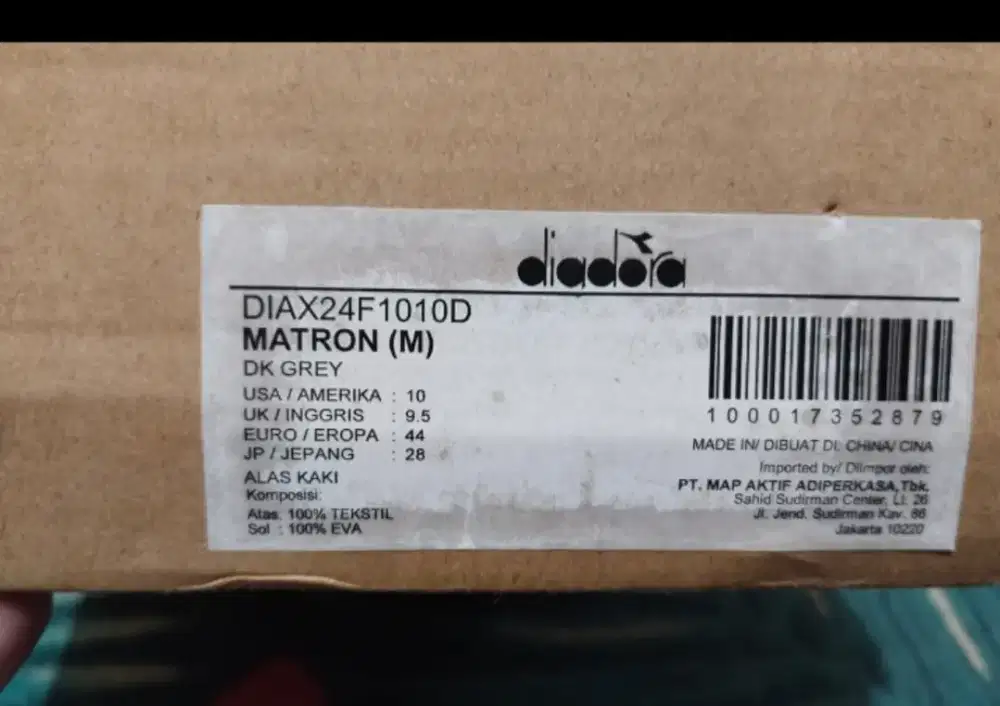 sepatu merk diadora ori