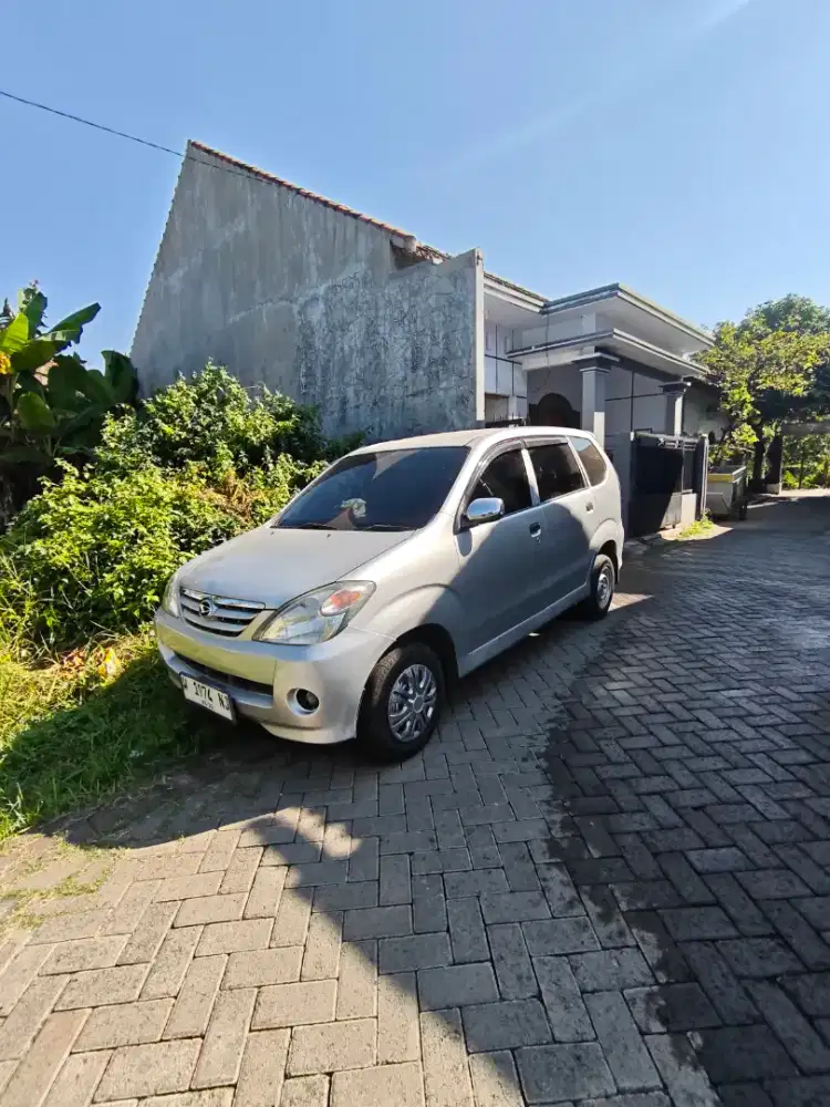 Di jual mobil xenia LI 2005
