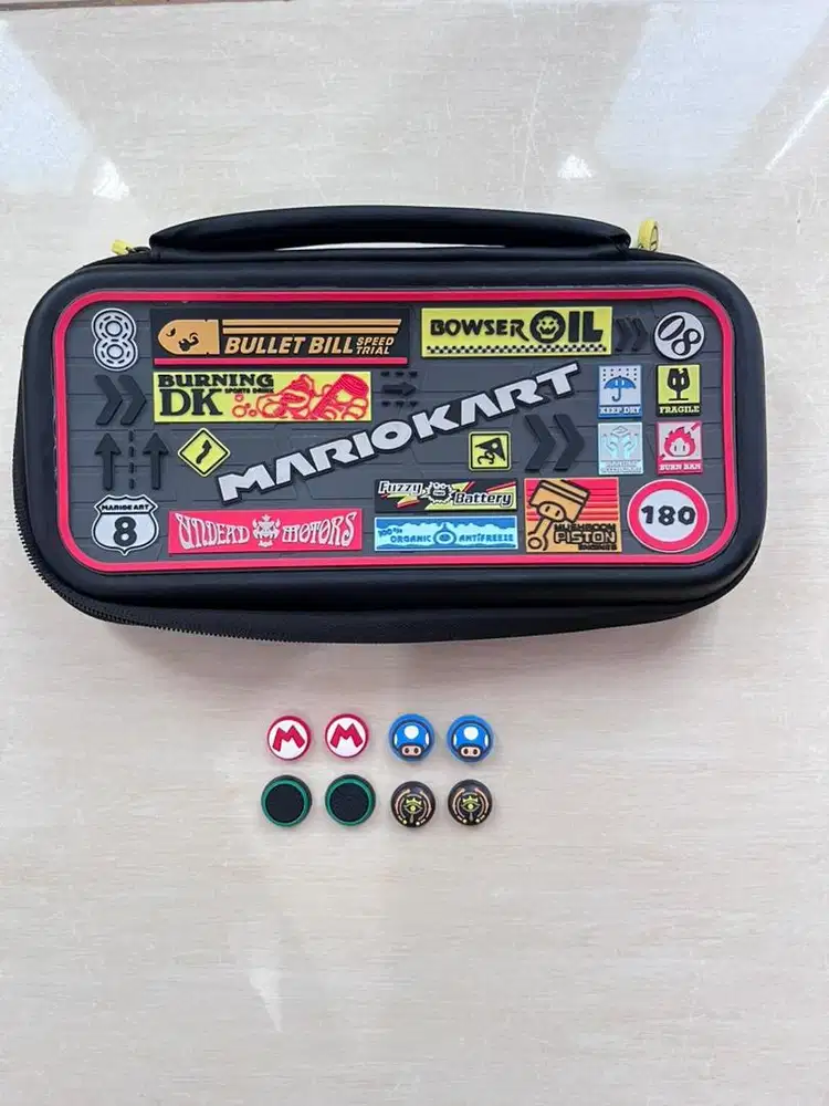 Pouch Nintendo Switch OLED Mario Kart & Thumb Grip Analog Nintendo
