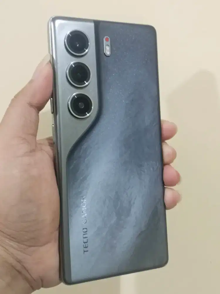 Tecno camon 40 ram 8/256 no minus
Kelengkapan hp caan