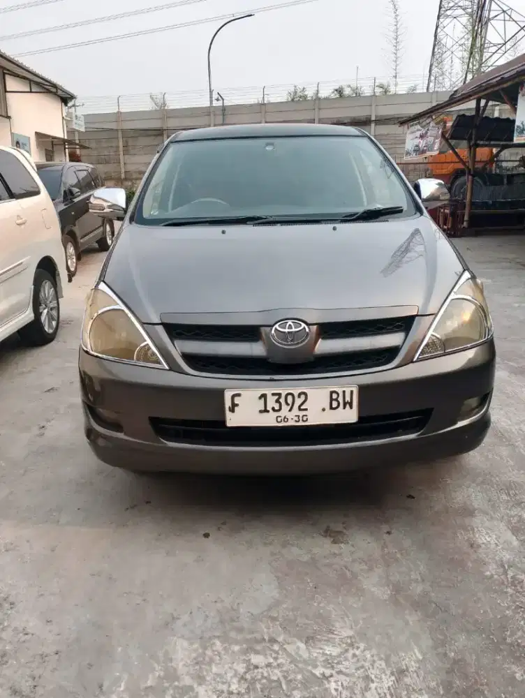 Kijang Inova E plus