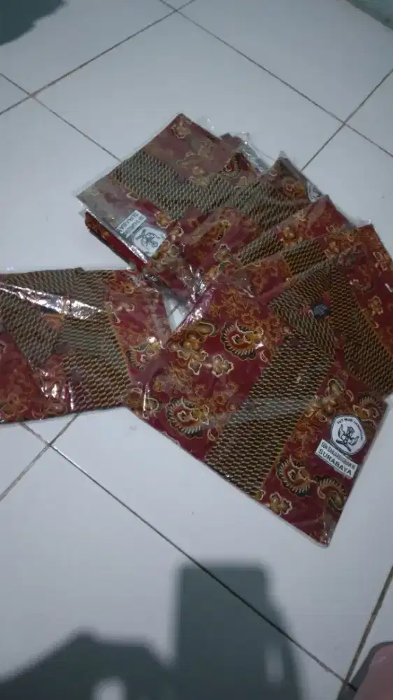Seragam batik sisa stok,usia 8than