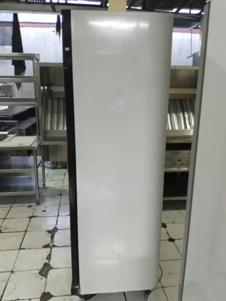 Showcase 2 pintu rsa opal