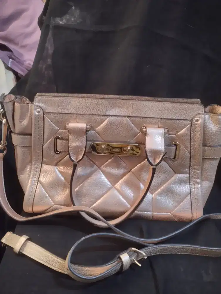 Preloved Tas Coach Swegger