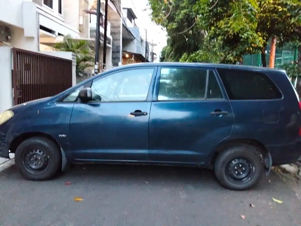 Toyota Kijang Innova 2004 Bensin