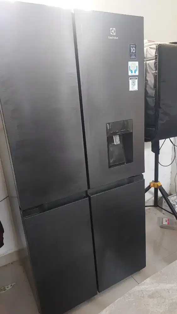 Kulkas Electrolux 4 Pintu EQE4960A-B