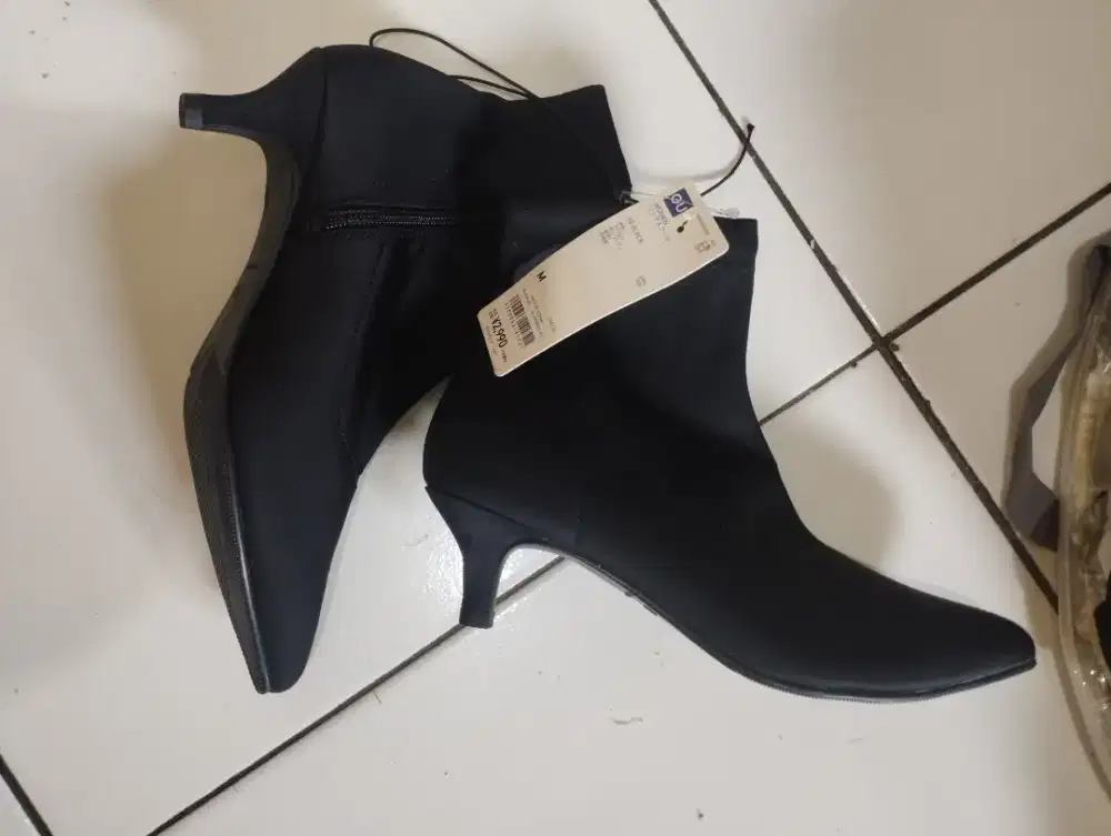 GU japan sock boots original BNWT hitam size M