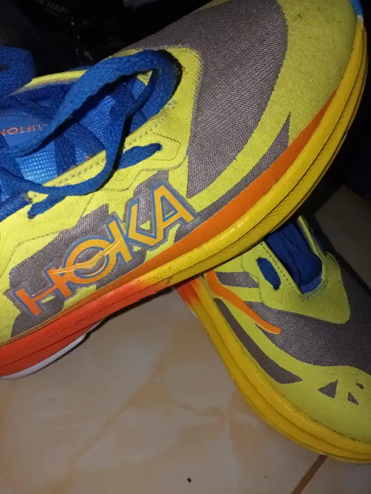 Sepatu Hoka kW kuning