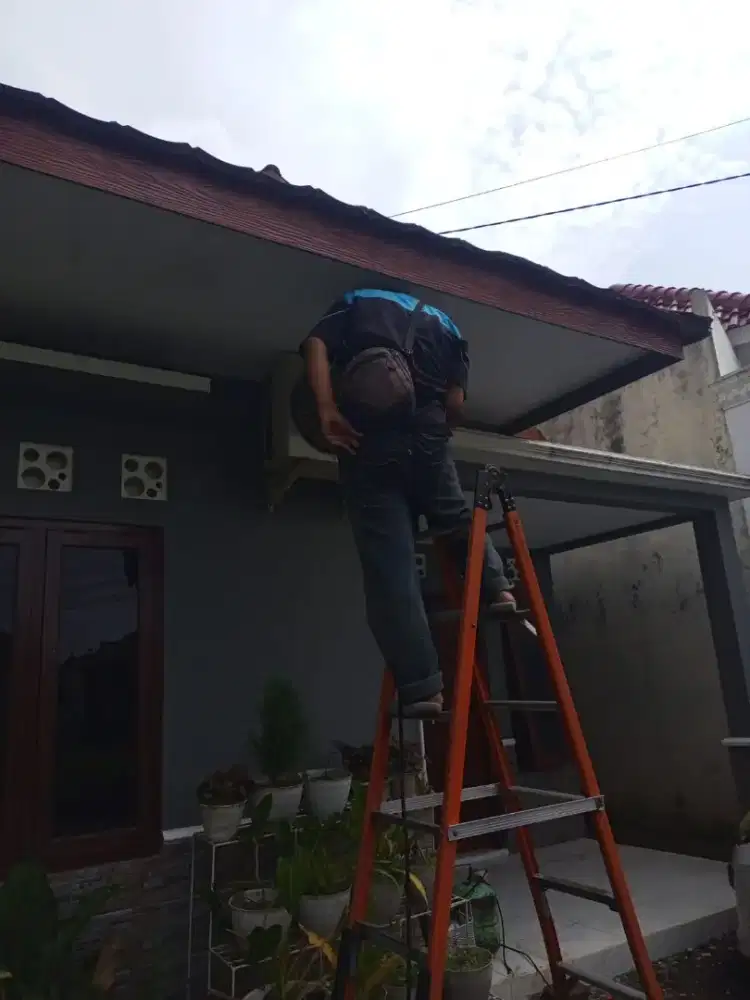 jasa cek kulkas & isi freon Bergaransi