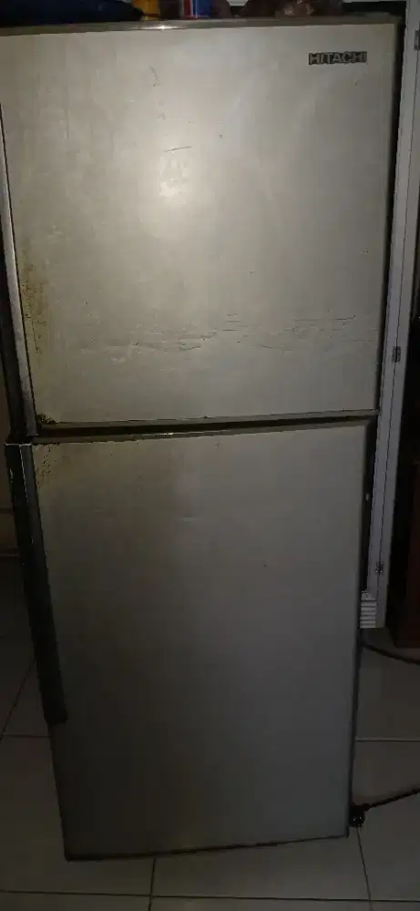 Di jual kulkas hitachi 2 pintu no frost
