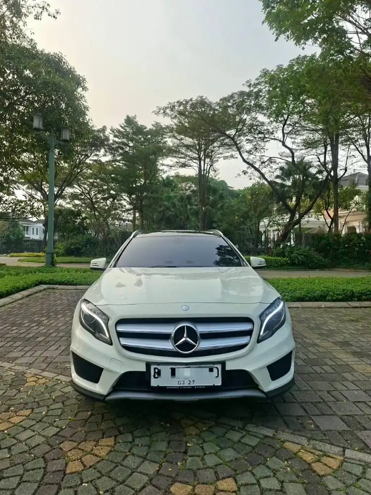Mercedes Benz GLA200 / GLA 200 AMG 2016 Putih Panoramic